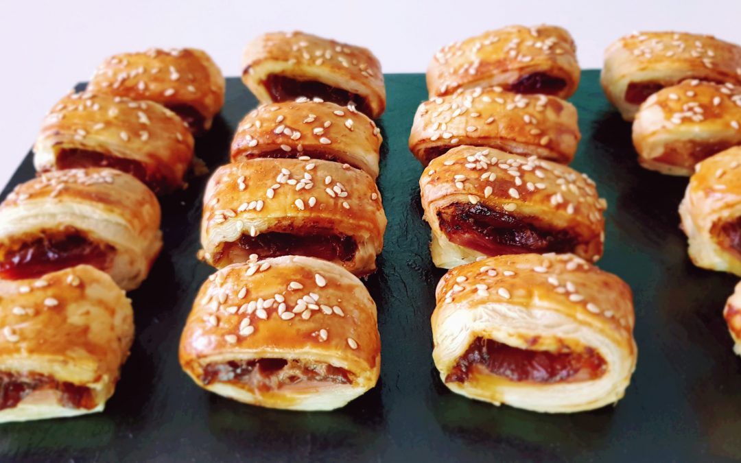 Canapés de hojaldre de jamón dulce y cebolla caramelizada lección
